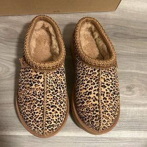 Leopard print Ugg Tasmans